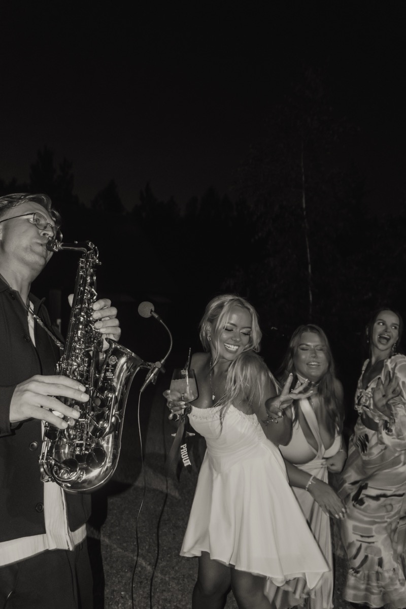 Saksofonist sünnipäevapeole – energiline live muusika